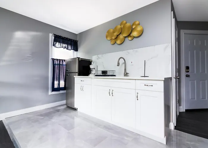 Quaint 1 Bedroom Apartment Sleeps 2-3, Near Niagara Falls