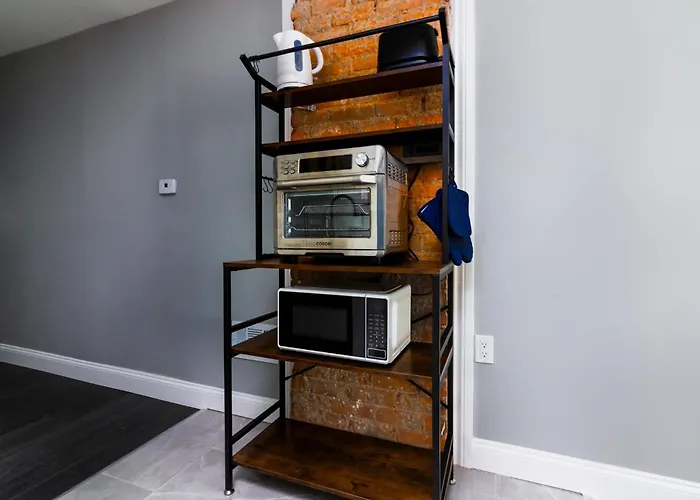 Quaint 1 Bedroom Apartment Sleeps 2-3, Near Niagara Falls