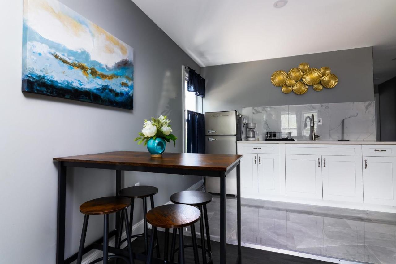 Quaint 1 Bedroom Sleeps 2-3, Near Apartment *