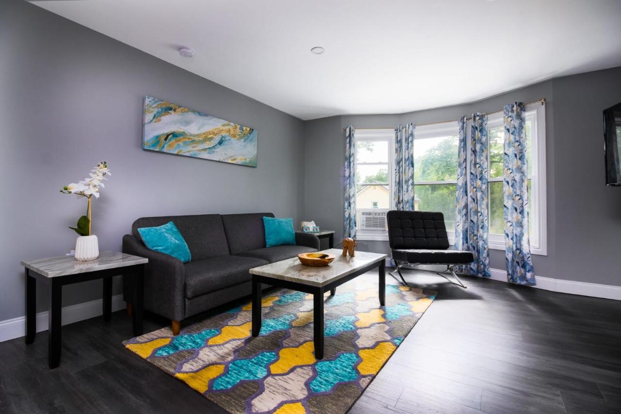 Quaint 1 Bedroom Sleeps 2-3, Near Apartment Niagara Falls