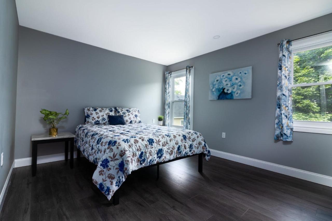 Quaint 1 Bedroom Sleeps 2-3, Near *