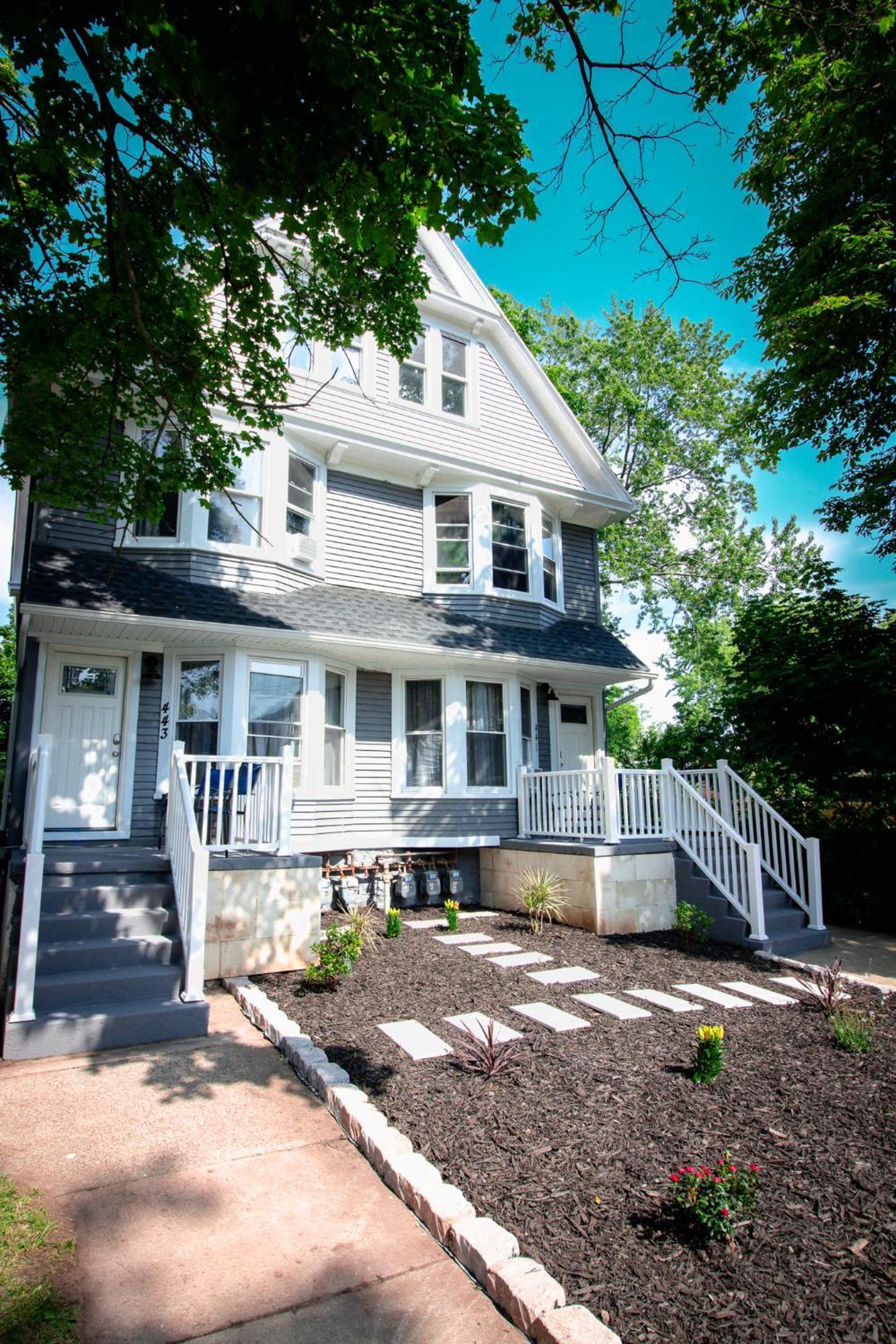 Apartment Quaint 1 Bedroom Sleeps 2-3, Near